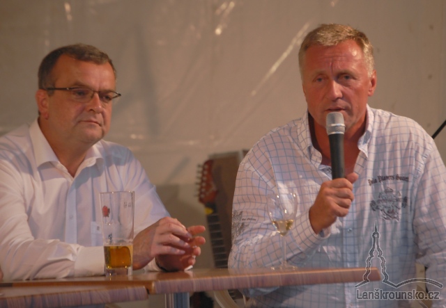 06-hovori byvaly premier topolanek.jpg